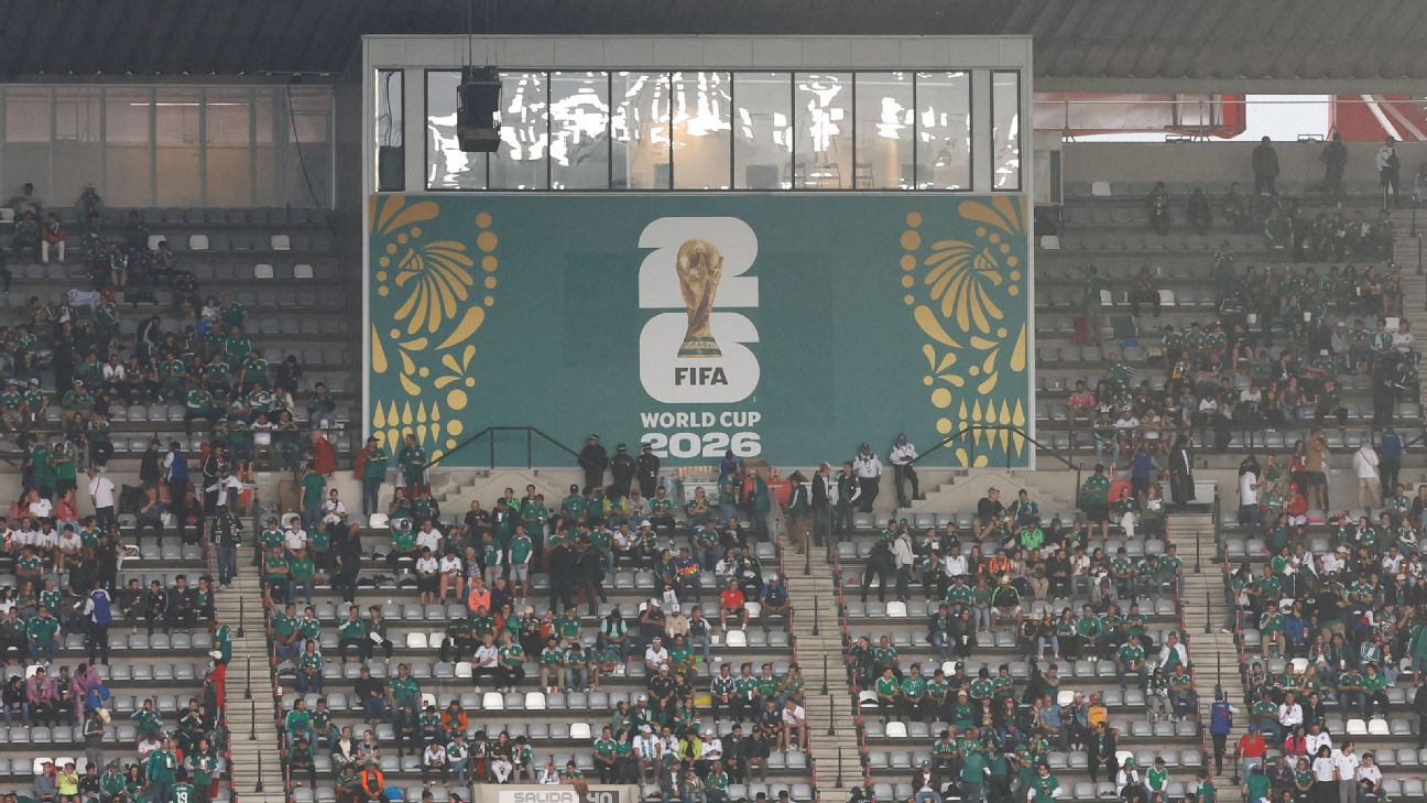 墨西哥对英格兰世界杯16强战因恶劣天气推迟一小时